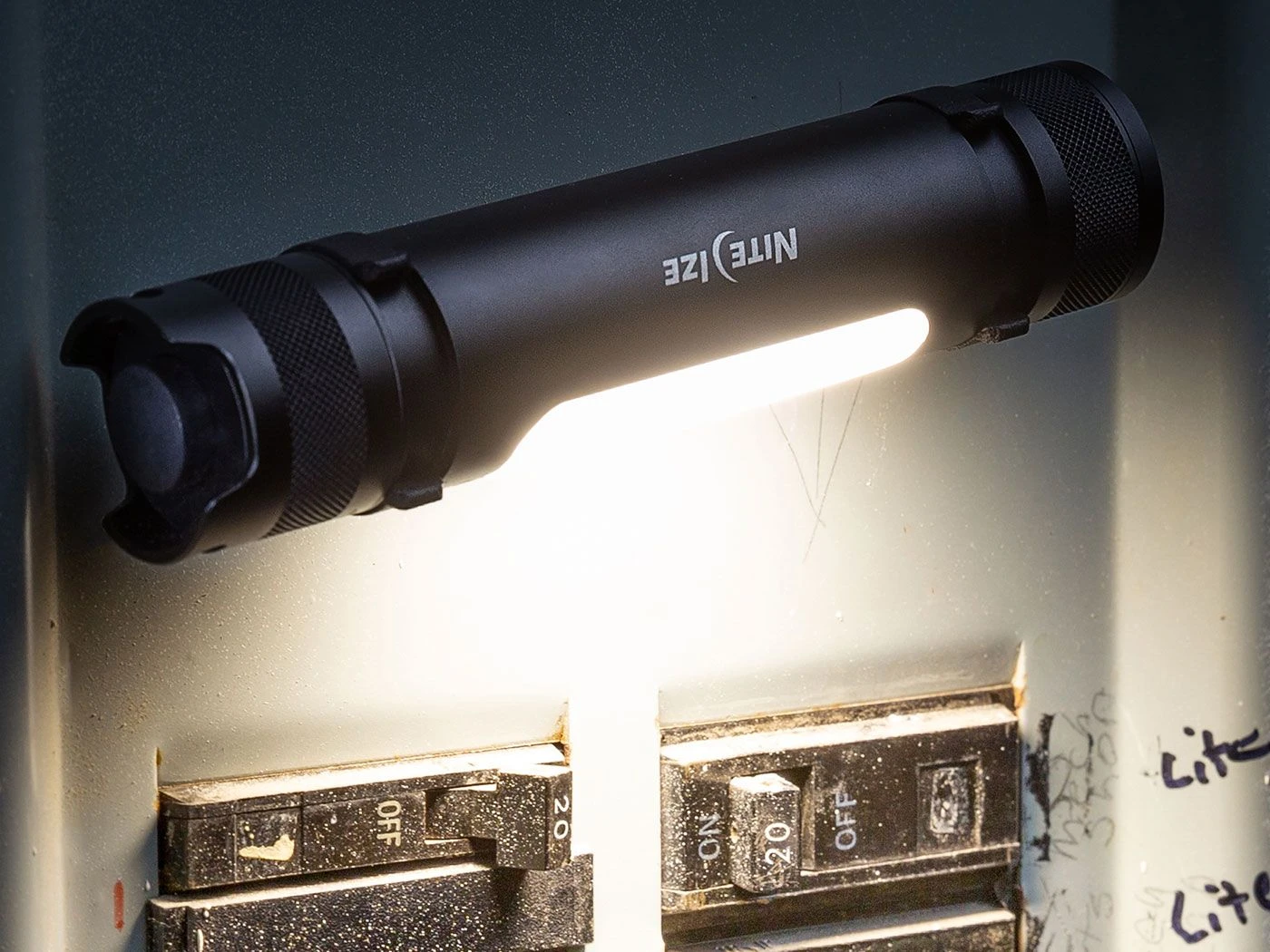 Nite Ize Radiant 850 Wiederaufladbare Taschenlampe 7 Nite Ize Radiant 850 Wiederaufladbare Taschenlampe – Bild 5