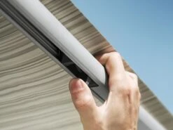 Thule Omnistor 1200 425 Mystic Grey Sackmarkise 16 Thule Omnistor 1200 425 Mystic Grey Sackmarkise -Thule Verkaufsgeschäft thuleomnistor1200 buckle3 4 ecommerce 3 1